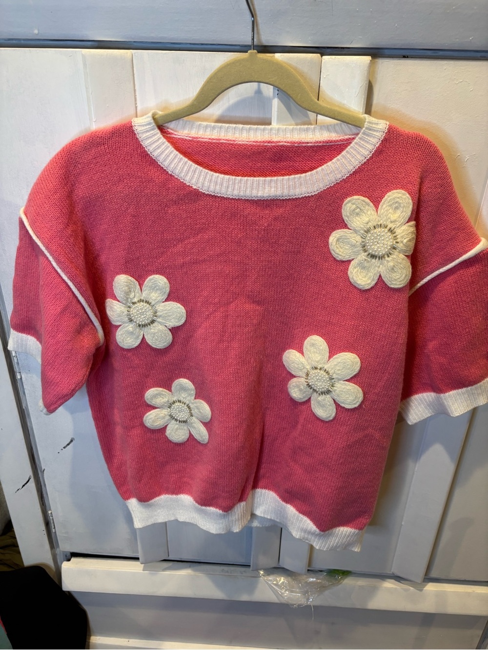 SHEIN Pink Crew Neck Sweater with White Daisy Appliqués